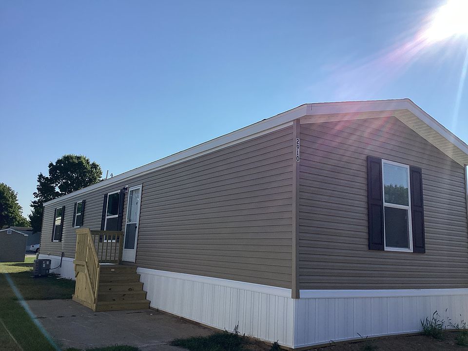 1st image of 2910 Arbutus St #605