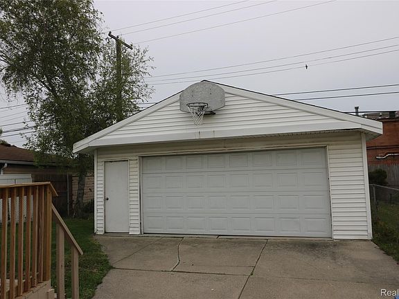 2nd image of 27182 Seyburn Ave