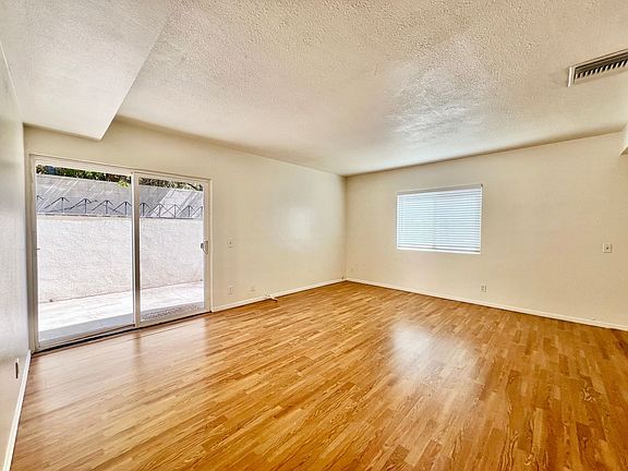 4th image of 631 N Harvard Ave #1
