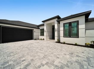 613 Gleason Parkway Cpe, Coral, FL 33914