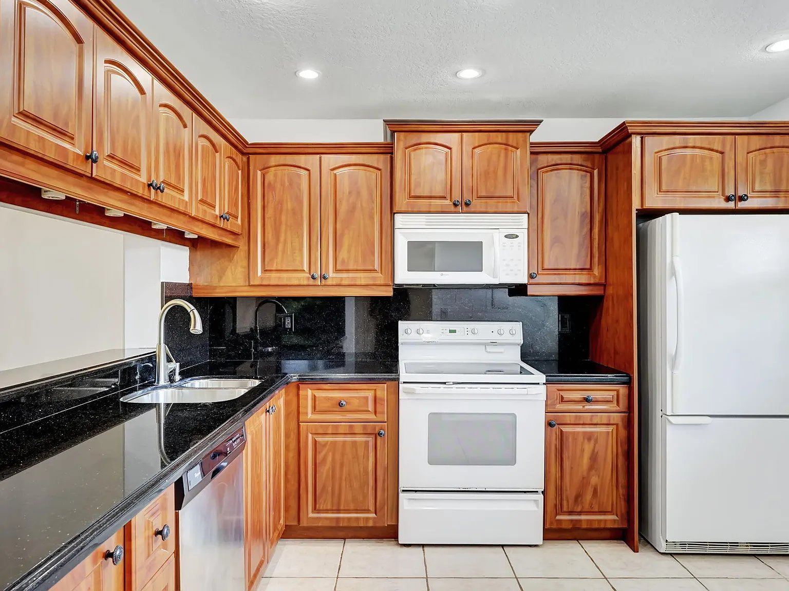 2 bed, 2.5 bath, 1296 sqft, $2,500 — Photo 3