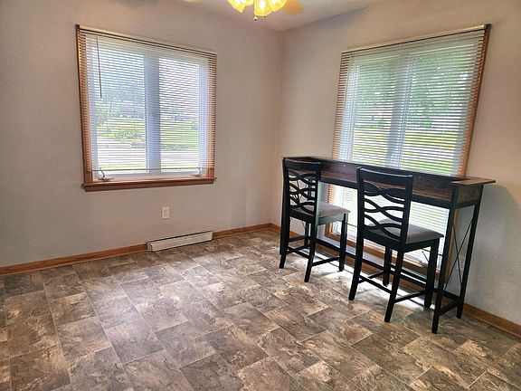 4th image of 3119 Hillcrest Dr