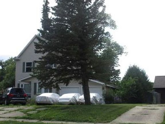 2nd image of 648 2nd Ave SW