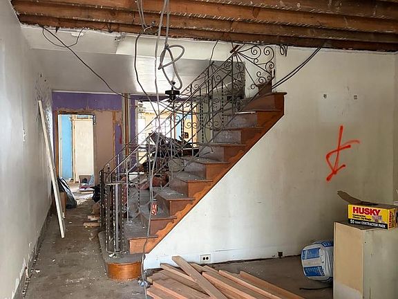 4th image of 310 Grove St