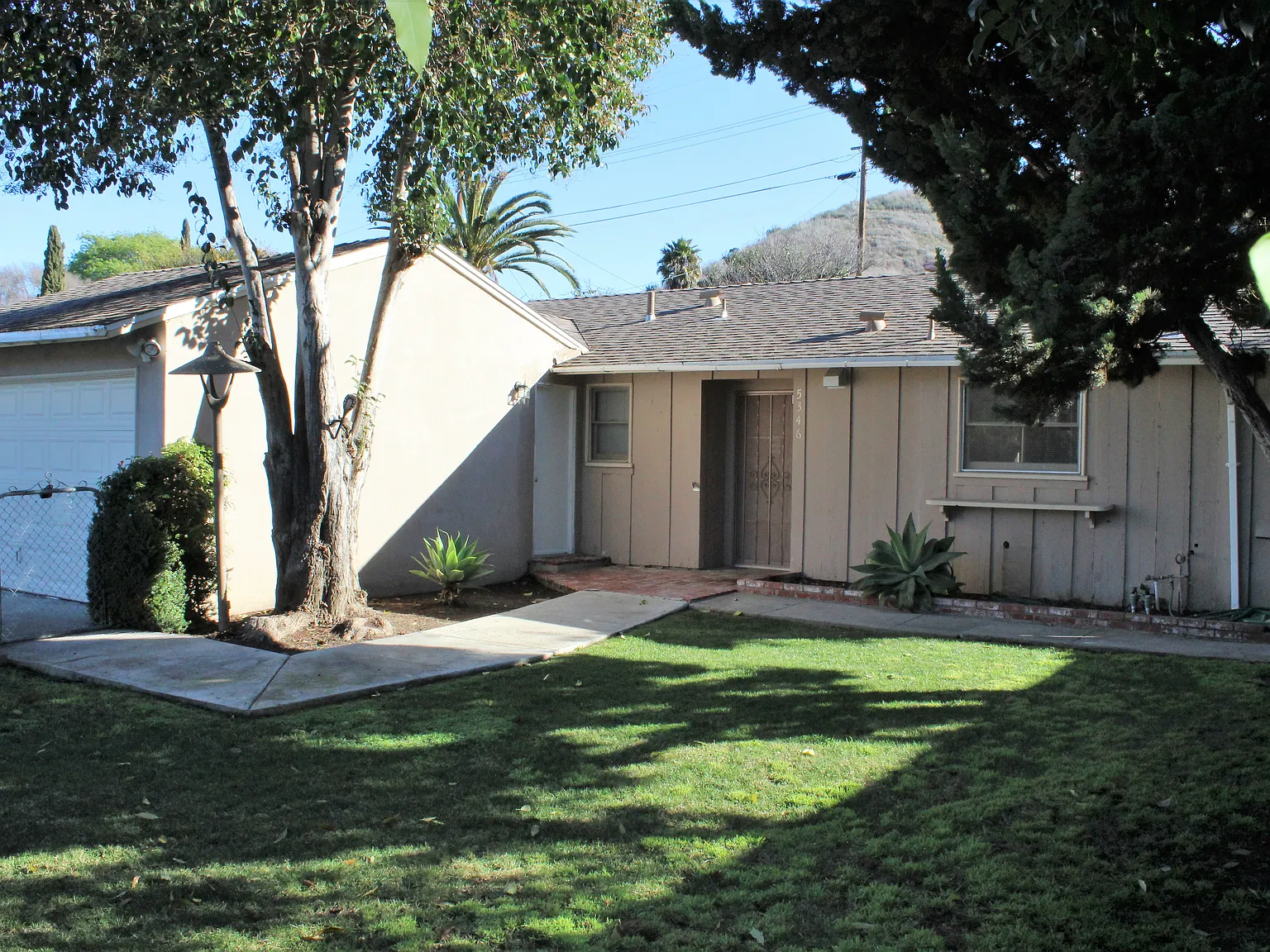 3 Bd 2 Bth House with 2 car Garage — Photo 2