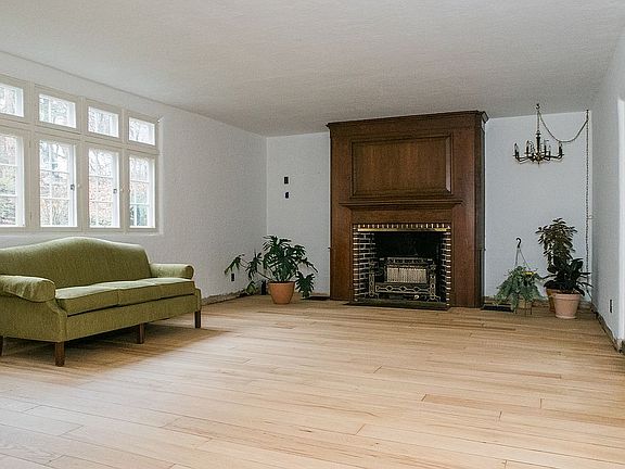Look at those floors!