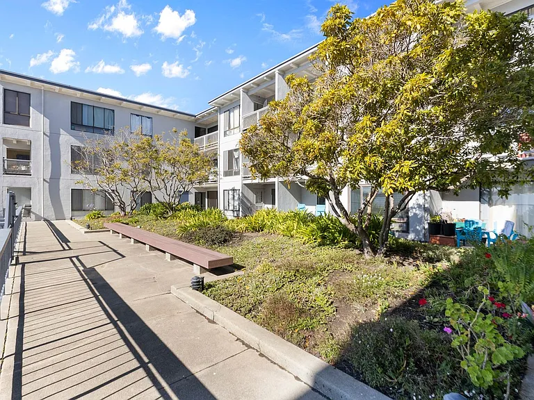 3 Admiral Dr #F263 — Photo 4