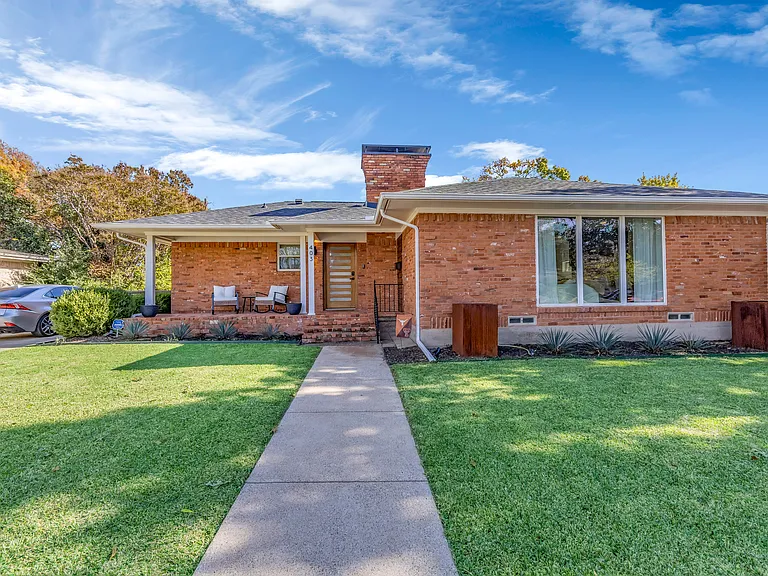 403 S Lois Ln — Photo 25