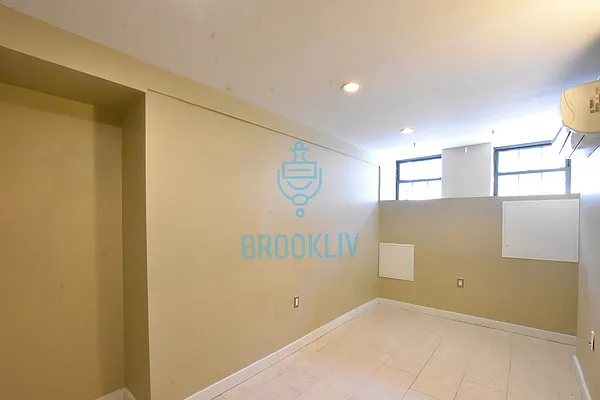 Rented by null | media 36