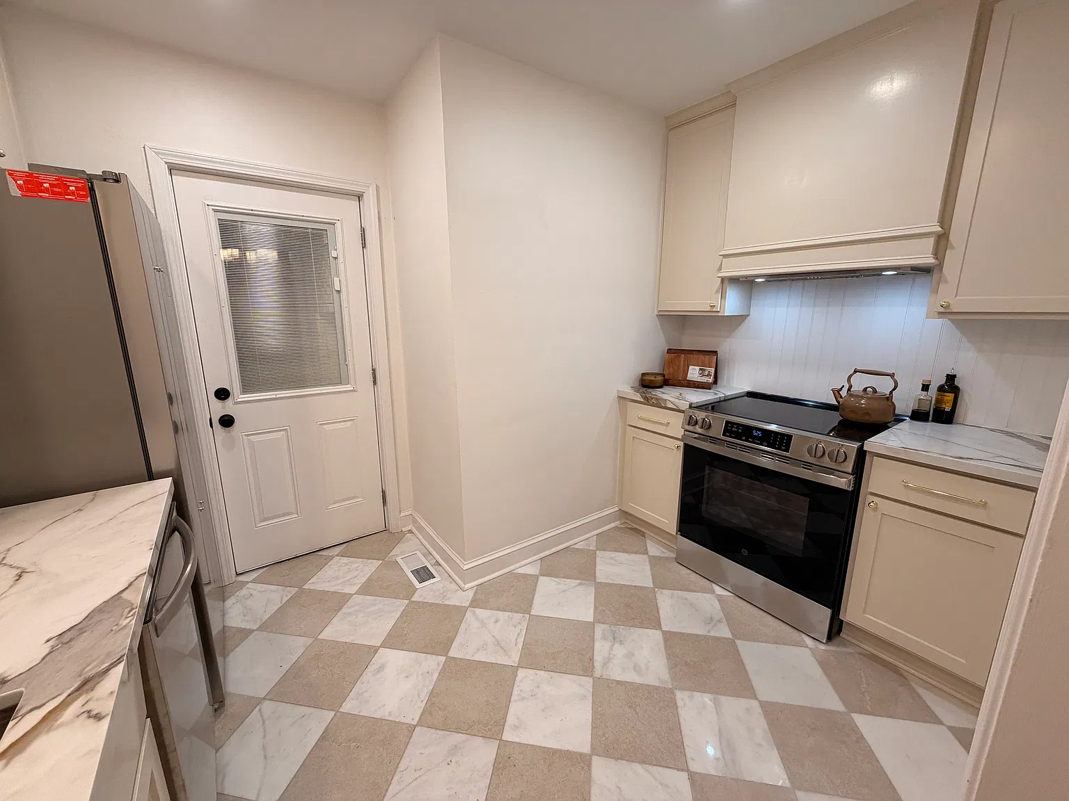 3 bed, $2,400 — Photo 3