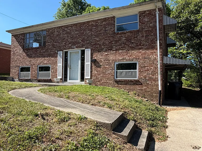 639 Holbrook St — Photo 1