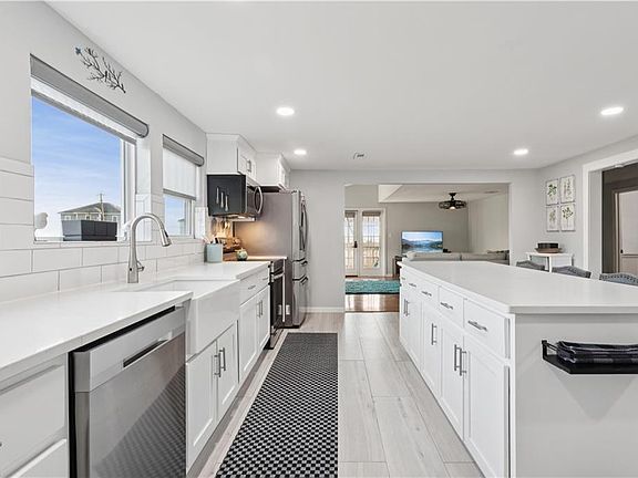 2nd image of 1900 Jenkins Neck Rd