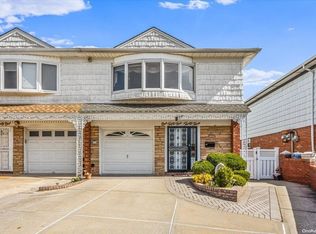15533 16th Dr, Whitestone, NY 11357