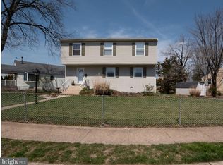 200 Stanbridge Rd, Holmes, PA 19043