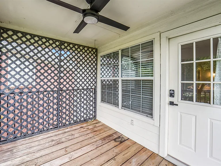 16302 Crossfield Dr — Photo 3