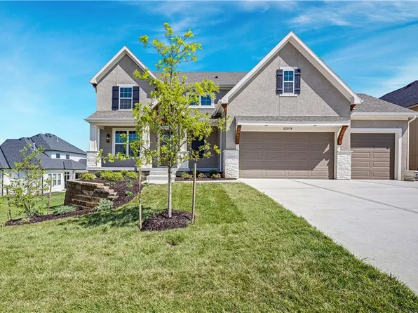 22076 W 99th Ter, Lenexa, KS 66220