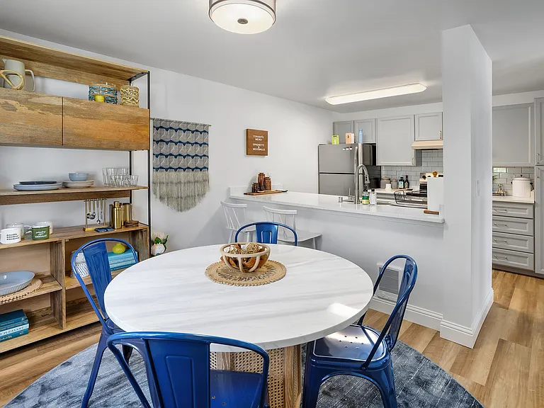 Dockside Apartments — Photo 4