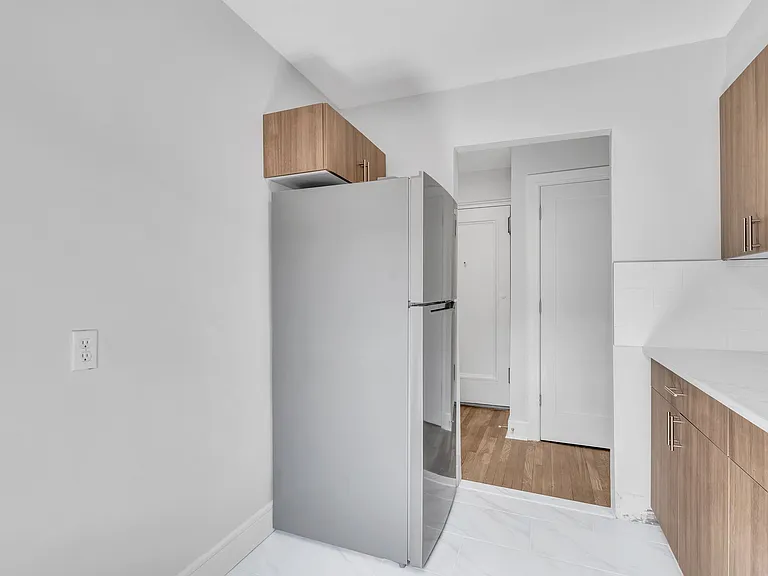 Palisades Manor Apartments — Photo 3