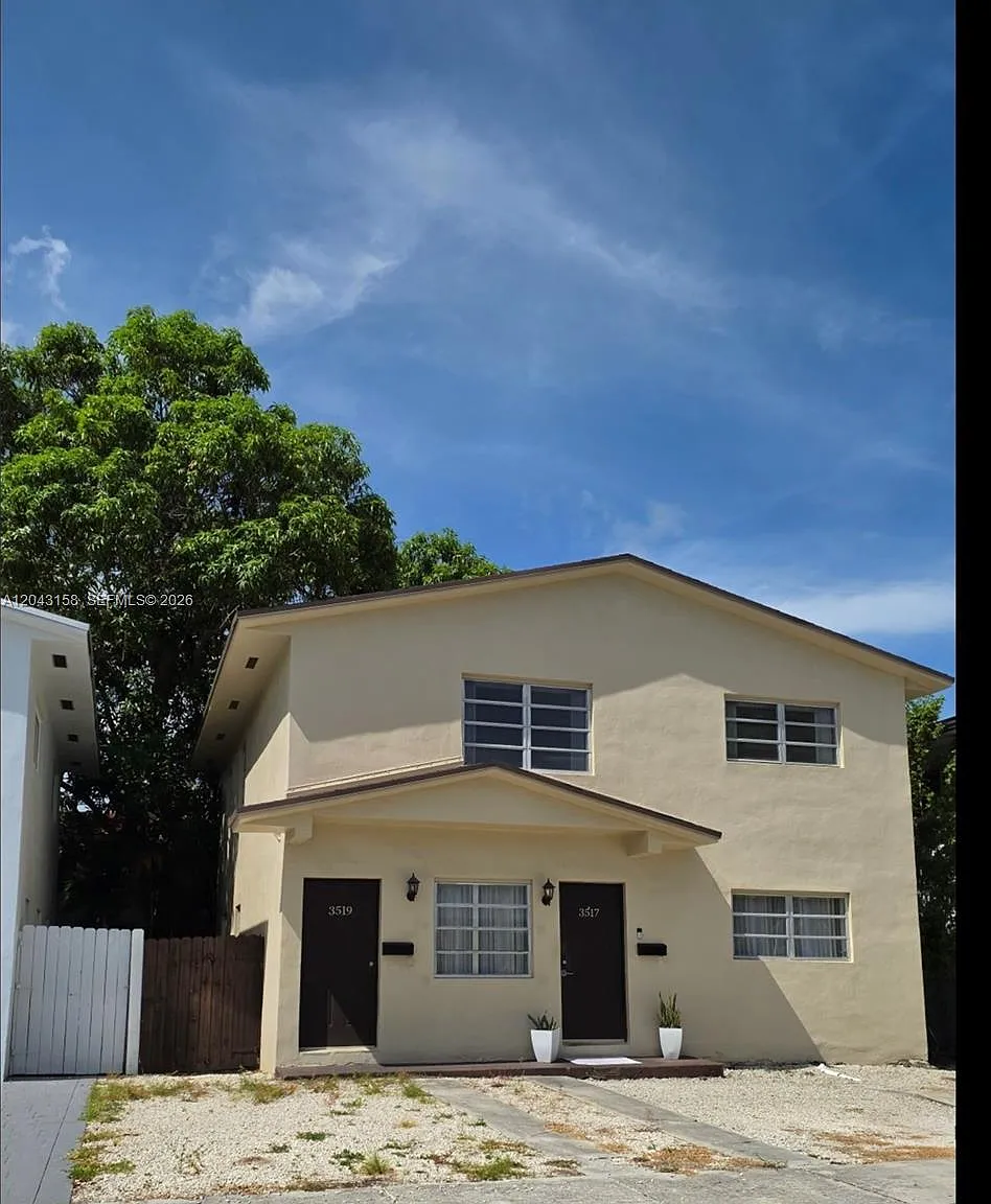 Cara Villa — Photo 1