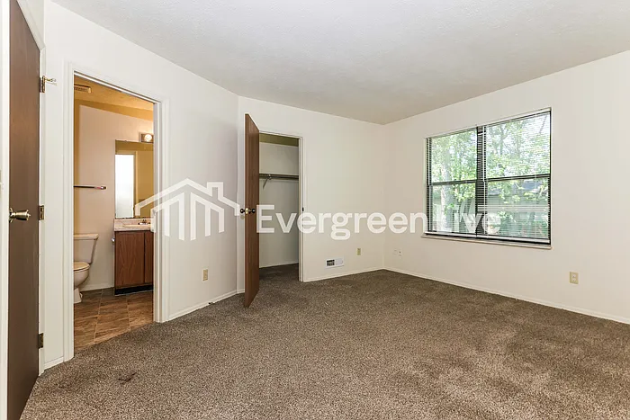 2419 Cross Village Dr — Photo 7