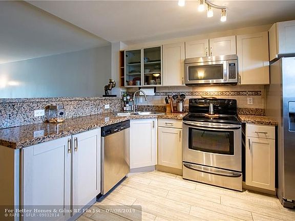 3rd image of 840 Pine Dr #102