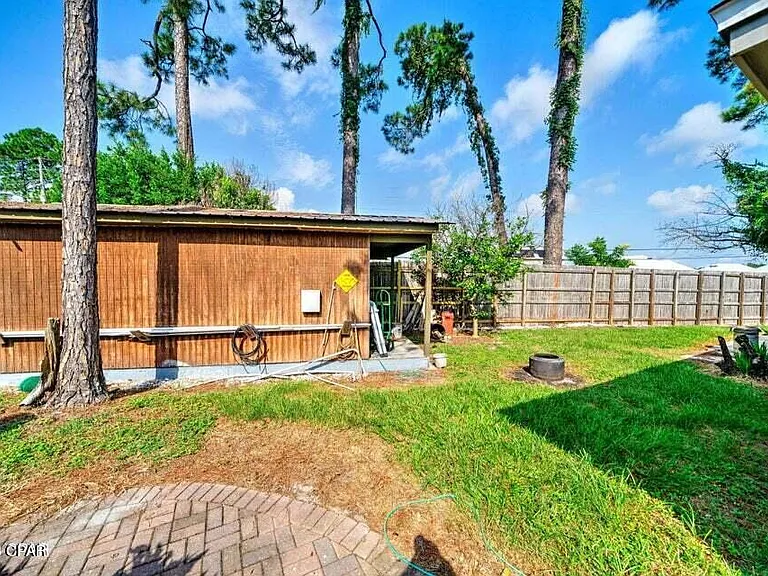350 Greenwood Cir — Photo 33