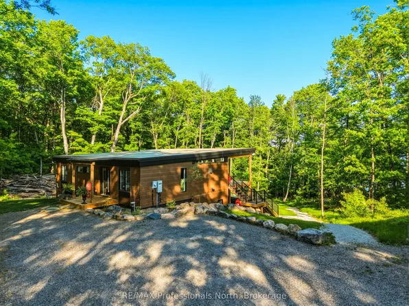1011 Old Cottage Rd, Bracebridge, ON P1L 1X3