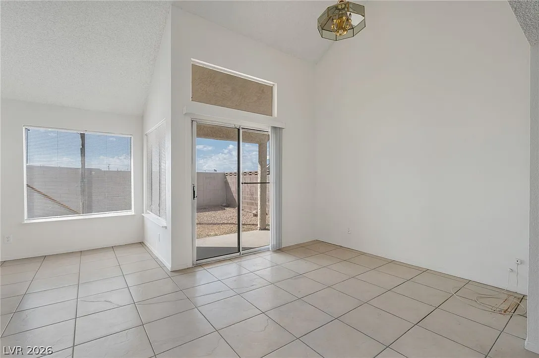 3 bed, 2.5 bath, 1457 sqft, $1,600 — Photo 3