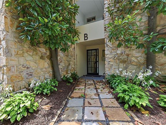 2nd image of 2632 Peachtree Rd NW #304B