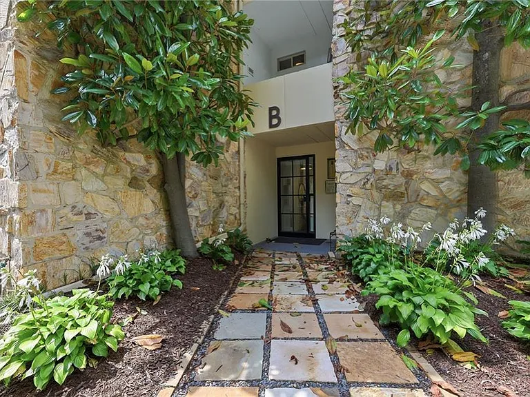 2632 Peachtree Rd NW #304B — Photo 2