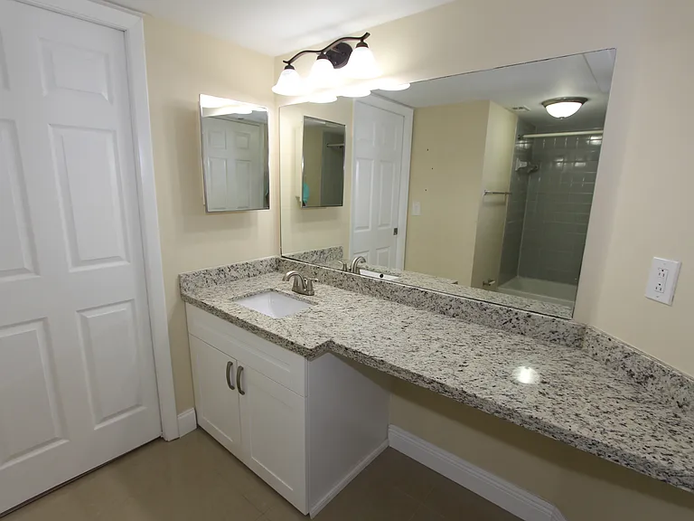 2820 N Oakland Forest Dr #109 — Photo 9