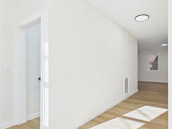 3rd image of 105 Belfast Rd #1&2