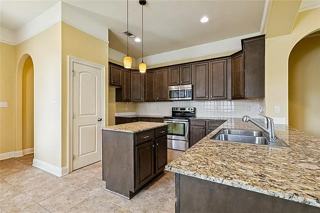 820 Decatur St — Photo 16