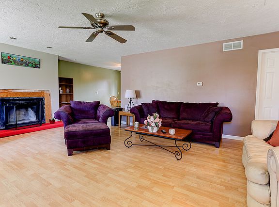 4th image of 126 Windsor Ln