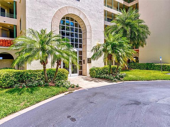 3rd image of 4717 Dolphin Cay Ln S APT 209