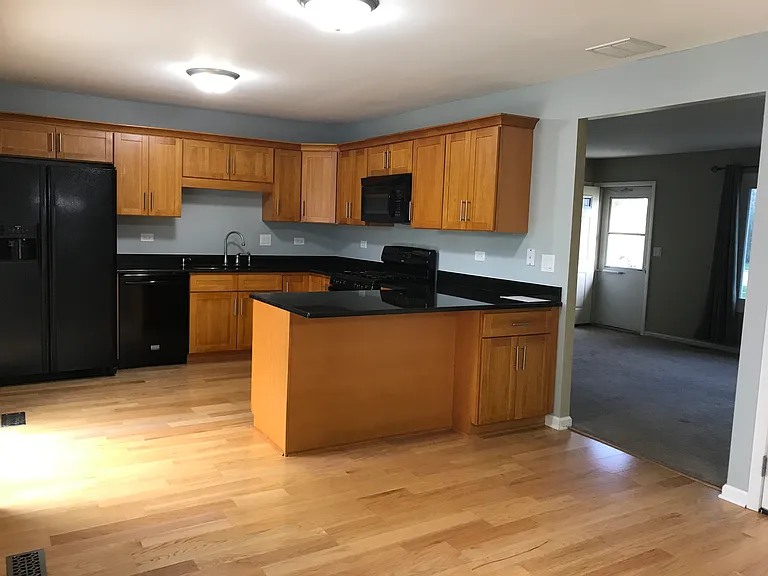 609 S 13th Ave — Photo 5