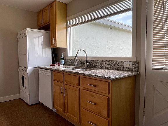 Plenty of storage upper and lower.