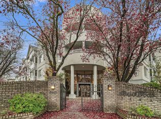 5465 201st St #303, Langley, BC V3A1P8