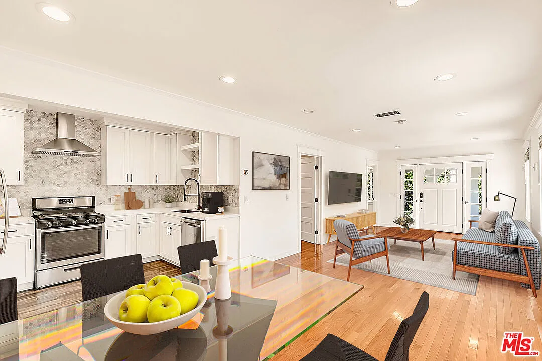 2 bed, 1100 sqft, $4,200 — Photo 4