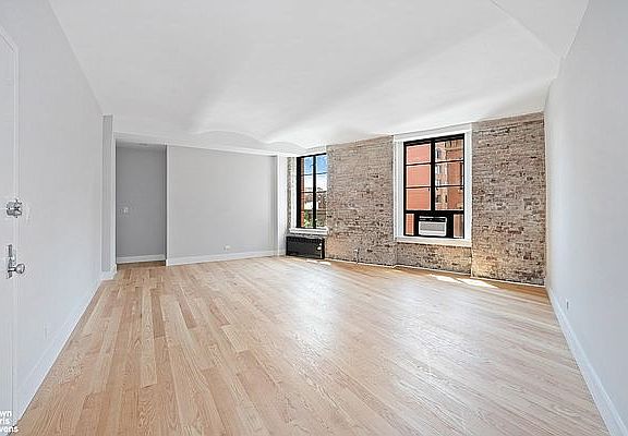 4th image of 720 Greenwich St APT 4A