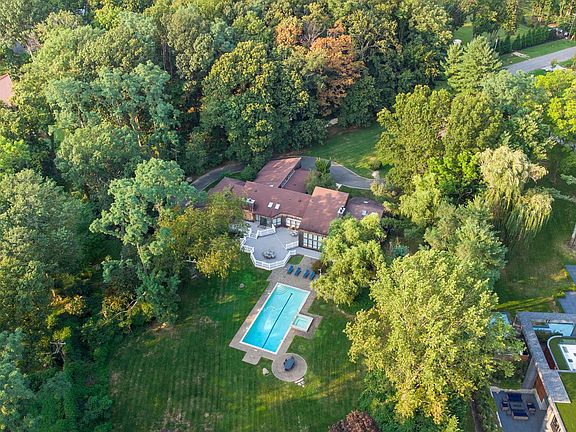 3rd image of 6 Lillian Ct