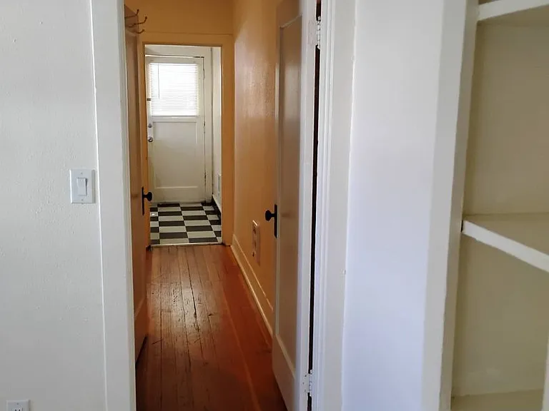 2031 N Watts St #10 — Photo 16