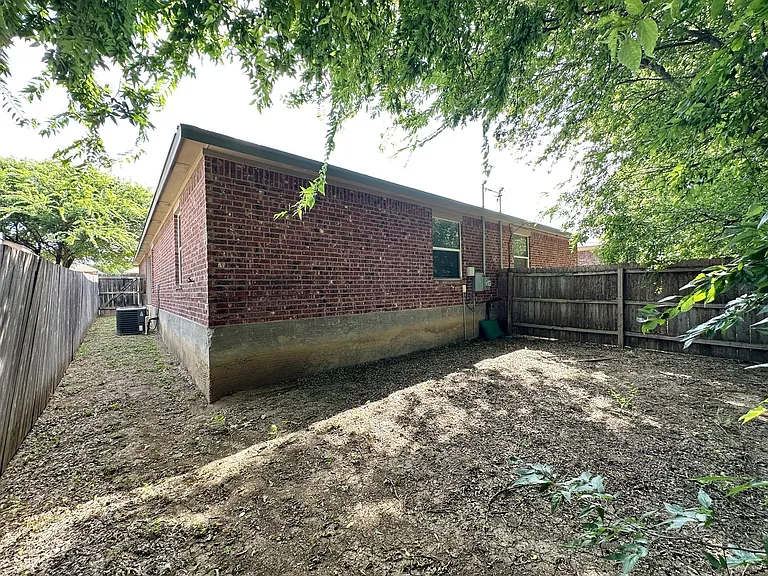 928 Maplewood St — Photo 30