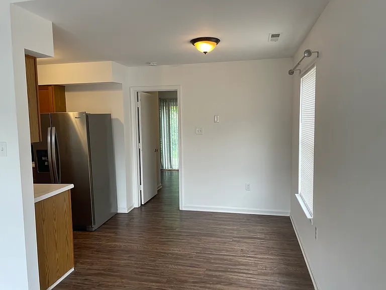 957 Rives St — Photo 3
