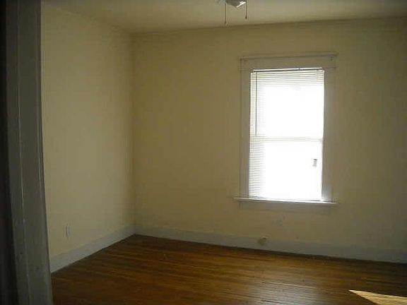 3rd image of 1252 E Allen Ave