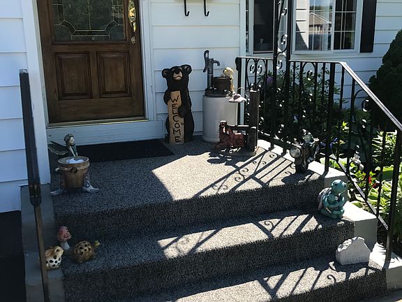 Spacious Front Entry