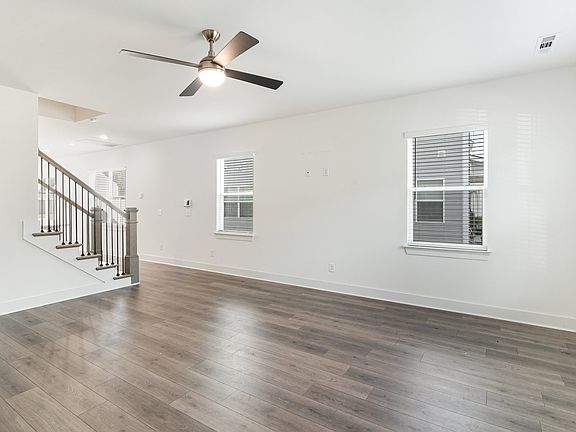 3rd image of 172 Fletchers Way