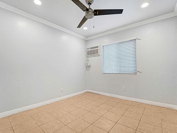 4th image of 400 W 109th St
