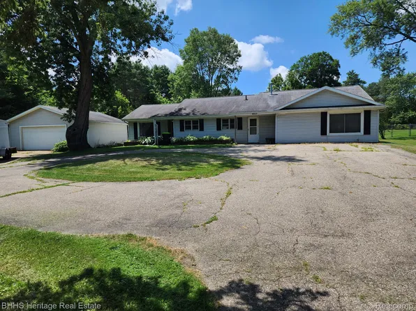 3019 Cashin Dr, Flint, MI 48506