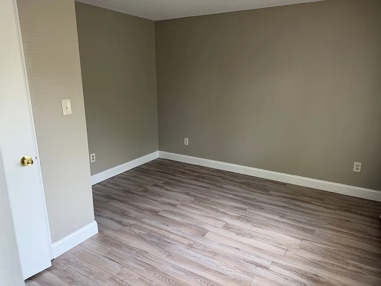 472 S Main St — Photo 9